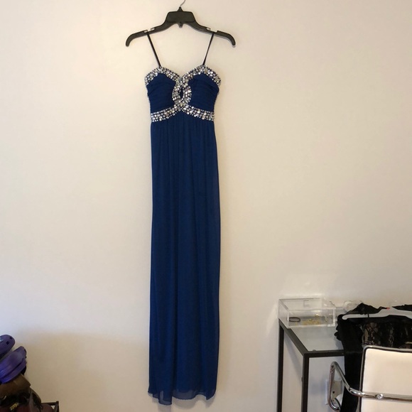 Long formal dress - Picture 1 of 2